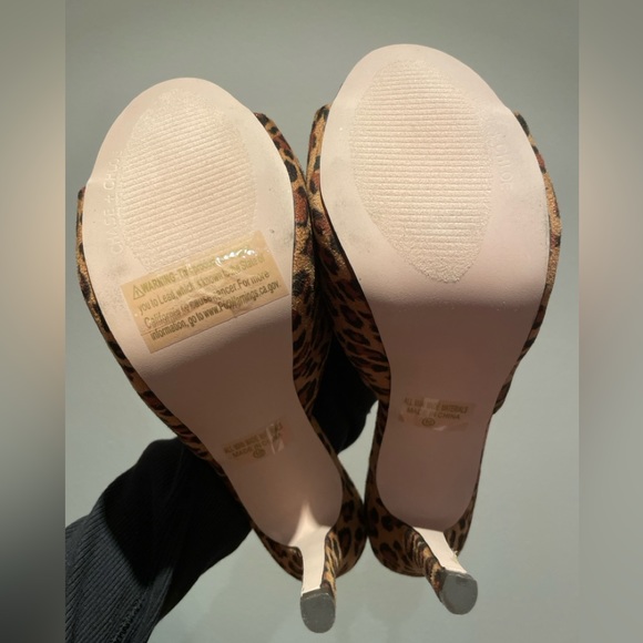 Suede Leopard-Print Slides (sz 10) - Picture 6 of 8